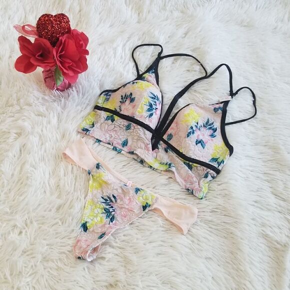 SMALL PINK Victoria's Secret Bra Set - Picture 7 of 14